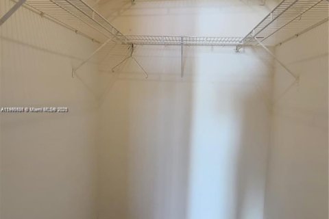 Condominio en alquiler en Hallandale Beach, Florida, 1 dormitorio, 76.18 m2 № 1953555 - foto 7