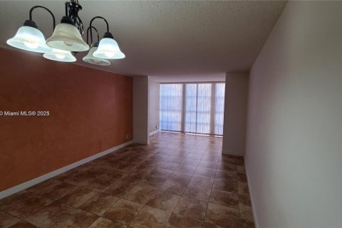 Condominio en alquiler en Hallandale Beach, Florida, 1 dormitorio, 76.18 m2 № 1953555 - foto 4