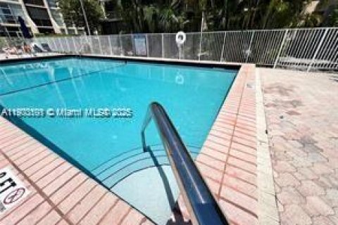Condominio en alquiler en Hallandale Beach, Florida, 1 dormitorio, 76.18 m2 № 1953555 - foto 15