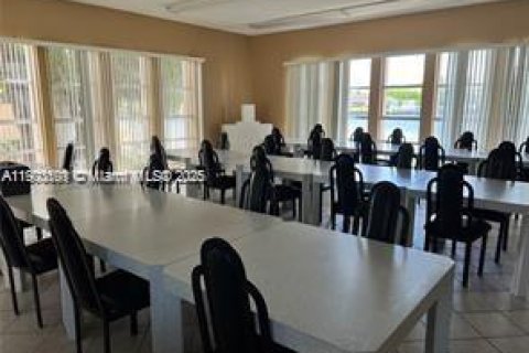 Condominio en alquiler en Hallandale Beach, Florida, 1 dormitorio, 76.18 m2 № 1953555 - foto 19