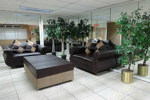 Condominio en alquiler en Hallandale Beach, Florida, 1 dormitorio, 76.18 m2 № 1953555 - foto 10