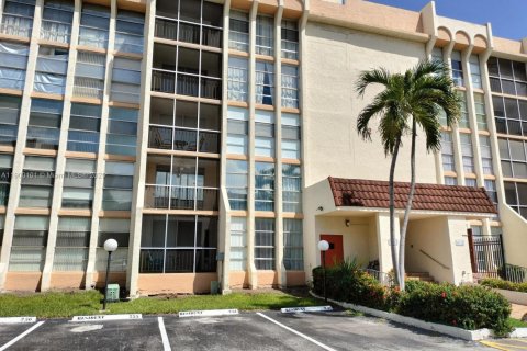 Condominio en alquiler en Hallandale Beach, Florida, 1 dormitorio, 76.18 m2 № 1953555 - foto 20