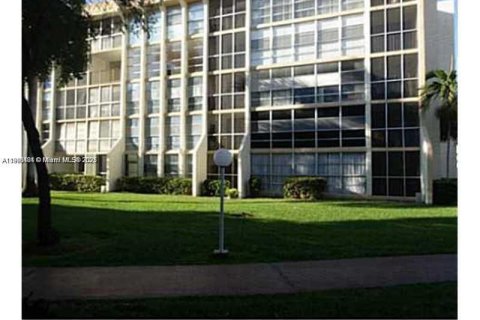 Condominio en alquiler en Hallandale Beach, Florida, 1 dormitorio, 76.18 m2 № 1953555 - foto 12