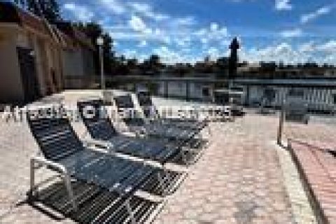 Condominio en alquiler en Hallandale Beach, Florida, 1 dormitorio, 76.18 m2 № 1953555 - foto 16