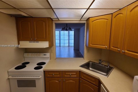 Condominio en alquiler en Hallandale Beach, Florida, 1 dormitorio, 76.18 m2 № 1953555 - foto 3