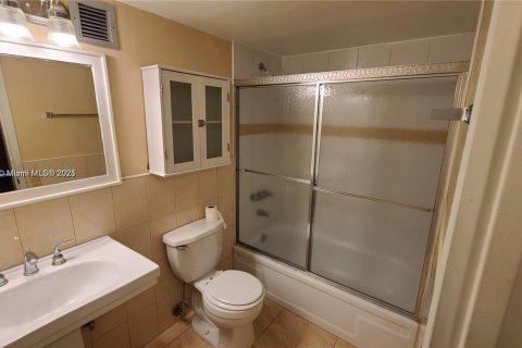 Condominio en alquiler en Hallandale Beach, Florida, 1 dormitorio, 76.18 m2 № 1953555 - foto 6