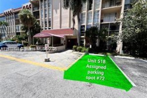Condominio en alquiler en Hallandale Beach, Florida, 1 dormitorio, 76.18 m2 № 1953555 - foto 13