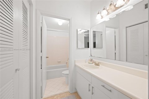 Townhouse in Weston, Florida 2 bedrooms, 117.15 sq.m. № 1832343 - photo 17