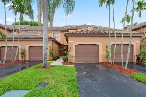 Townhouse in Weston, Florida 2 bedrooms, 117.15 sq.m. № 1832343 - photo 1