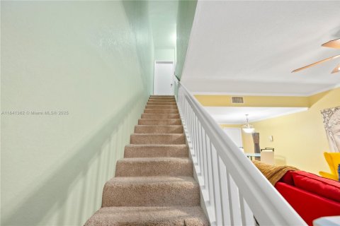 Townhouse in Weston, Florida 2 bedrooms, 117.15 sq.m. № 1832343 - photo 15