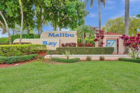 Townhouse in Pembroke Pines, Florida 2 bedrooms, 103.49 sq.m. № 1102234 - photo 1