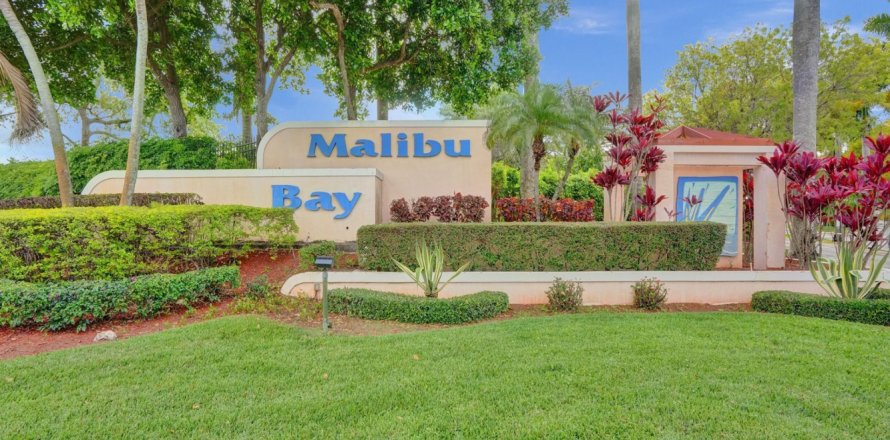 Townhouse in Pembroke Pines, Florida 2 bedrooms, 103.49 sq.m. № 1102234