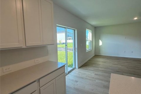 Villa ou maison à louer à Winter Haven, Floride: 5 chambres, 196.21 m2 № 2411706 - photo 4