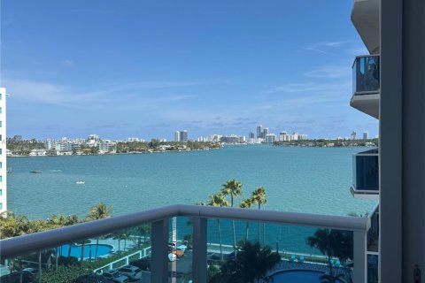 Condominio en venta en North Bay Village, Florida, 1 dormitorio, 76.64 m2 № 2033493 - foto 2