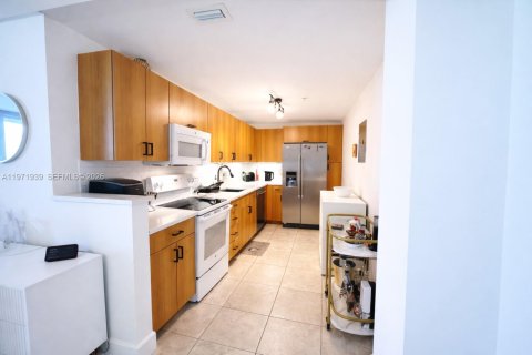 Condominio en venta en North Bay Village, Florida, 1 dormitorio, 76.64 m2 № 2033493 - foto 11