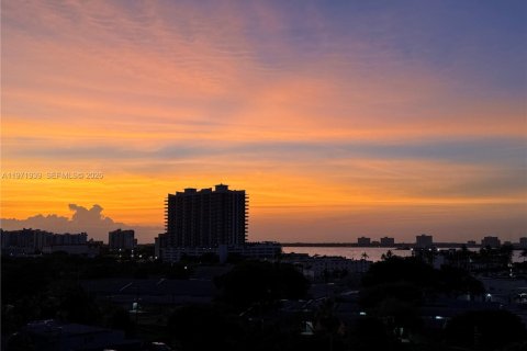 Condominio en venta en North Bay Village, Florida, 1 dormitorio, 76.64 m2 № 2033493 - foto 23