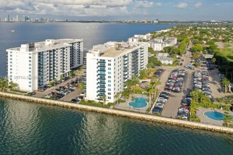 Condominio en venta en North Bay Village, Florida, 1 dormitorio, 76.64 m2 № 2033493 - foto 28