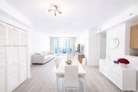 Condominio en venta en North Bay Village, Florida, 1 dormitorio, 76.64 m2 № 2033493 - foto 4