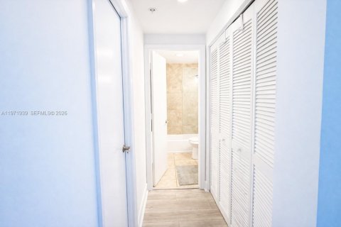 Condominio en venta en North Bay Village, Florida, 1 dormitorio, 76.64 m2 № 2033493 - foto 15