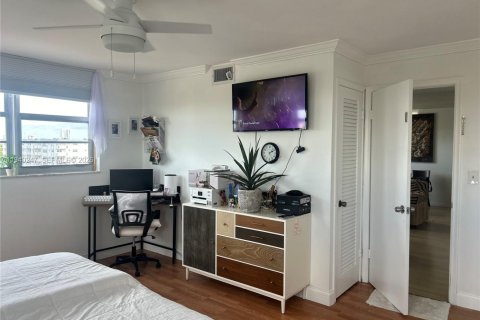 Кондоминиум с 1 спальней в Холливуд, Флорида № 1997214