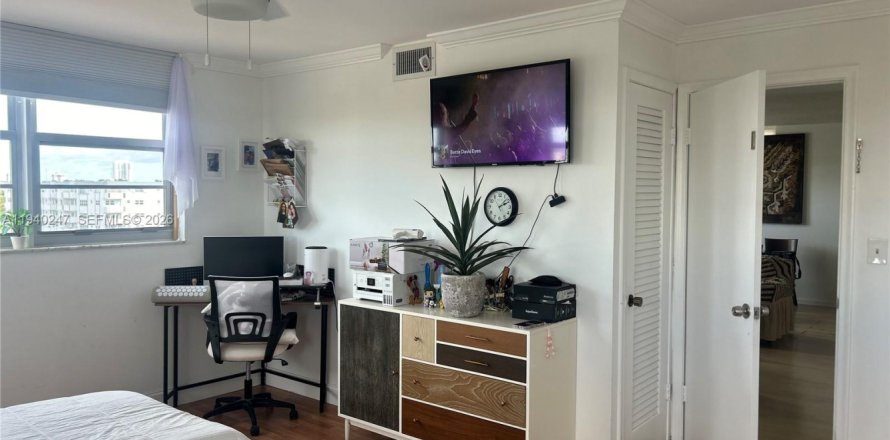 Кондоминиум с 1 спальней в Холливуд, Флорида № 1997214