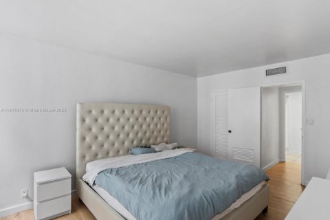 Condo in Miami Beach, Florida, 1 bedroom  № 1779132 - photo 13