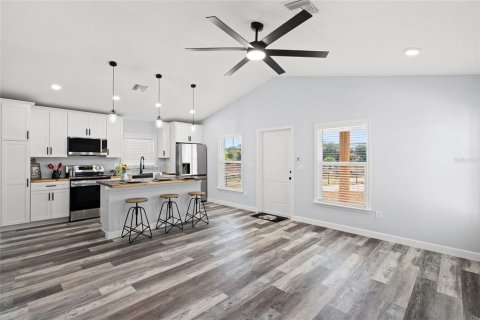 House in Okeechobee, Florida 3 bedrooms, 119.94 sq.m. № 2258805 - photo 8