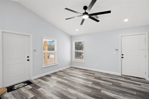 House in Okeechobee, Florida 3 bedrooms, 119.94 sq.m. № 2258805 - photo 23