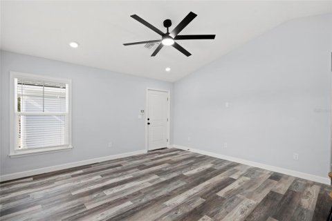 House in Okeechobee, Florida 3 bedrooms, 119.94 sq.m. № 2258805 - photo 24