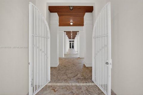 Купить виллу или дом в Плантация, Флорида 6 спален, 856.56м2, № 2007376 - фото 5