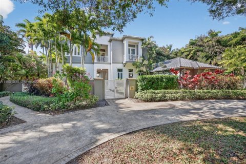 Купить виллу или дом в Плантация, Флорида 6 спален, 856.56м2, № 2007376 - фото 2