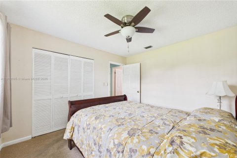 House in Palm Bay, Florida 3 bedrooms, 124.12 sq.m. № 1864176 - photo 23