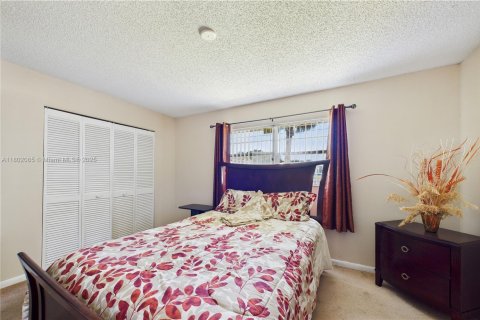 House in Palm Bay, Florida 3 bedrooms, 124.12 sq.m. № 1864176 - photo 25