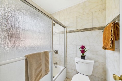 House in Palm Bay, Florida 3 bedrooms, 124.12 sq.m. № 1864176 - photo 30