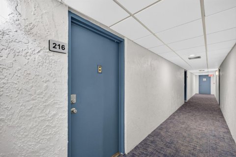 Copropriété à louer à Wilton Manors, Floride: 2 chambres, 92.9 m2 № 2191871 - photo 13