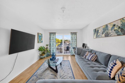 Copropriété à louer à Wilton Manors, Floride: 2 chambres, 92.9 m2 № 2191871 - photo 16