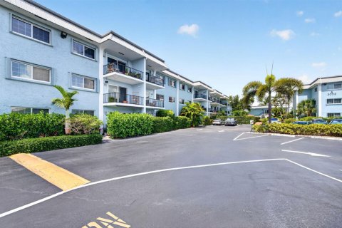 Copropriété à louer à Wilton Manors, Floride: 2 chambres, 92.9 m2 № 2191871 - photo 2