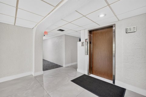 Copropriété à louer à Wilton Manors, Floride: 2 chambres, 92.9 m2 № 2191871 - photo 12