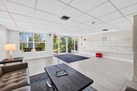 Copropriété à louer à Wilton Manors, Floride: 2 chambres, 92.9 m2 № 2191871 - photo 11