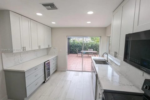 Casa en venta en Cutler Bay, Florida, 3 dormitorios, 132.2 m2 № 1955597 - foto 3