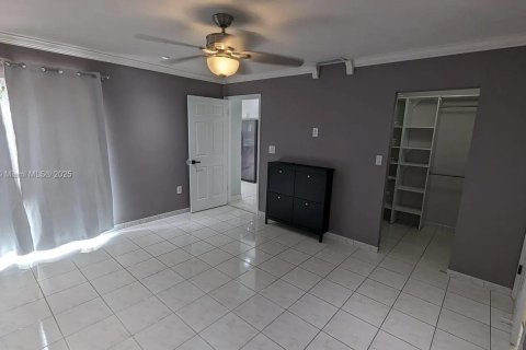 Casa en venta en Cutler Bay, Florida, 3 dormitorios, 132.2 m2 № 1955597 - foto 7