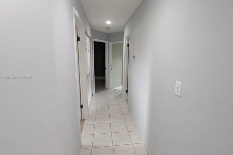 Casa en venta en Cutler Bay, Florida, 3 dormitorios, 132.2 m2 № 1955597 - foto 15