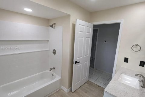 Casa en venta en Cutler Bay, Florida, 3 dormitorios, 132.2 m2 № 1955597 - foto 17