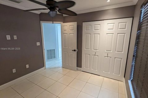 Casa en venta en Cutler Bay, Florida, 3 dormitorios, 132.2 m2 № 1955597 - foto 12