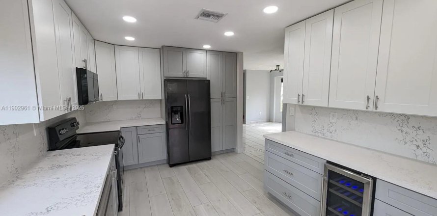 Casa en Cutler Bay, Florida 3 dormitorios, 132.2 m2 № 1955597