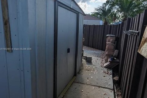 Casa en venta en Cutler Bay, Florida, 3 dormitorios, 132.2 m2 № 1955597 - foto 21