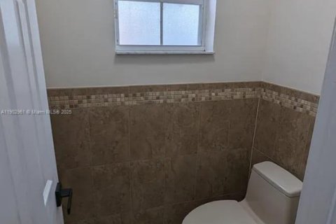 Casa en venta en Cutler Bay, Florida, 3 dormitorios, 132.2 m2 № 1955597 - foto 9