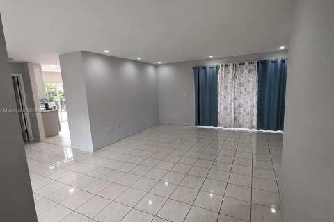 Casa en venta en Cutler Bay, Florida, 3 dormitorios, 132.2 m2 № 1955597 - foto 5