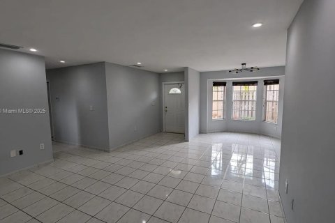 Casa en venta en Cutler Bay, Florida, 3 dormitorios, 132.2 m2 № 1955597 - foto 4