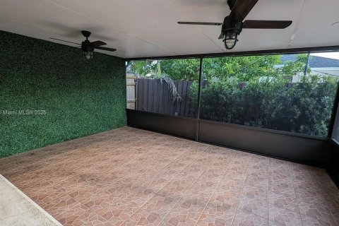 Casa en venta en Cutler Bay, Florida, 3 dormitorios, 132.2 m2 № 1955597 - foto 18